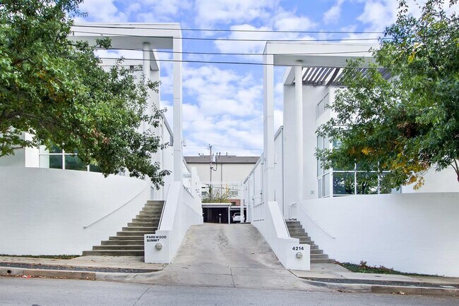 Building Photo - 4214 Buena Vista St