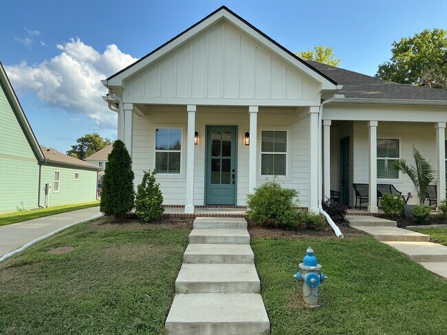 Building Photo - 138 McCowat St