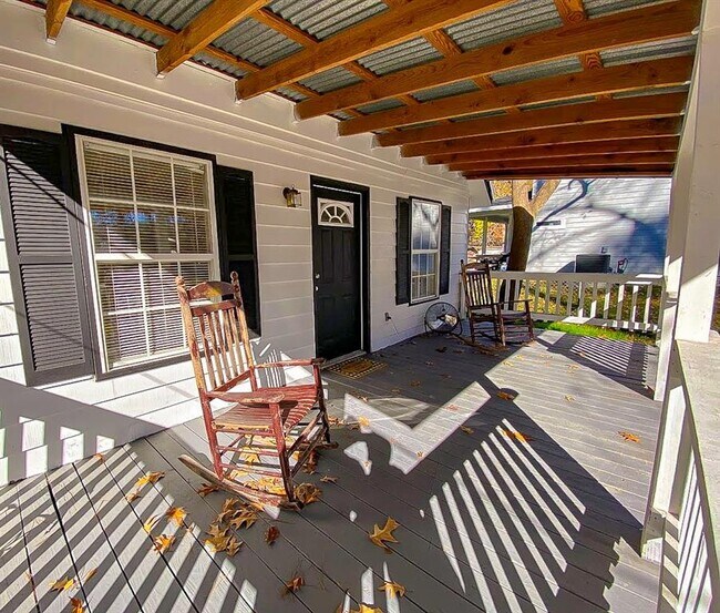 Building Photo - 6090 Skylane Dr