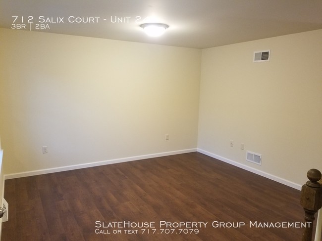 Foto del edificio - NEWER TOWNHOME MINUTES FROM WILLOW VALLEY!!