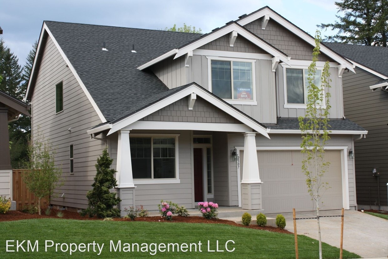 4 br, 2.5 bath House - 2307 NE 38th Ave