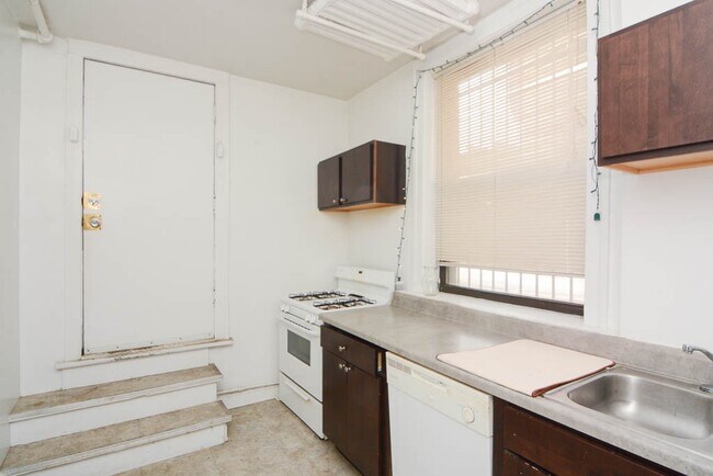 Building Photo - 2338 N Spaulding Ave