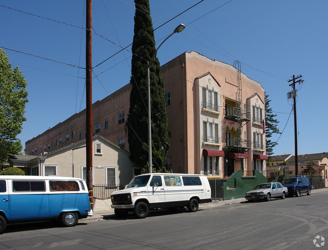 Primary Photo - 560 N. Kingsley