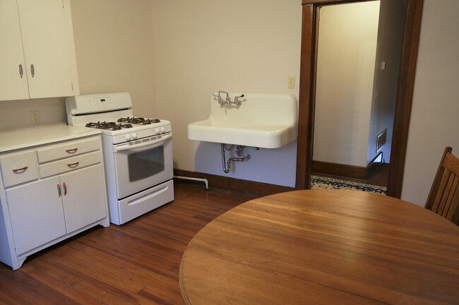 kitchen - 1143 Sumner St
