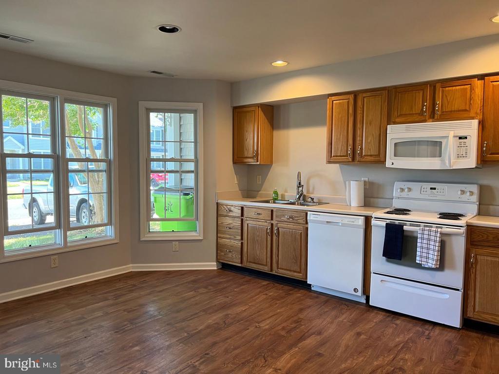 Primary Photo - 406 S Spinnaker Ln