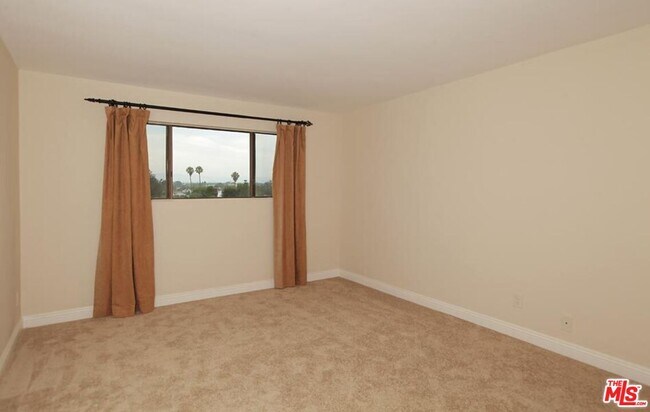 Foto del edificio - 5000 S Centinela Ave