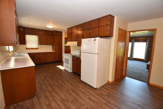 Building Photo - 3 Bedroom, 1 1/2 Bath Home in New Palestine