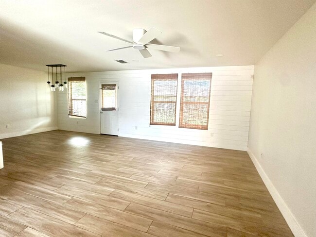 Building Photo - 3405 Cuatro Vientos Dr