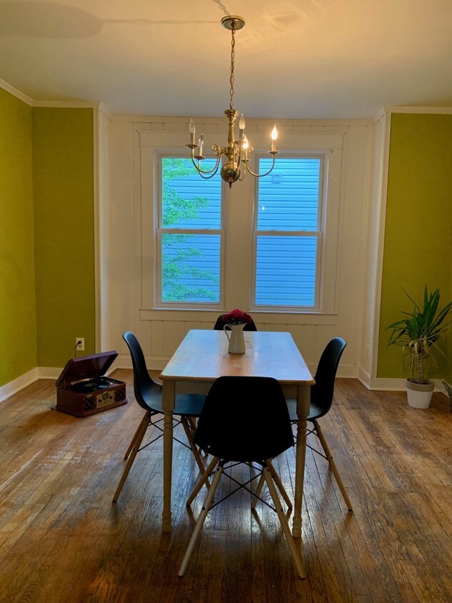 Foto principal - 1533 N Colonial Terrace