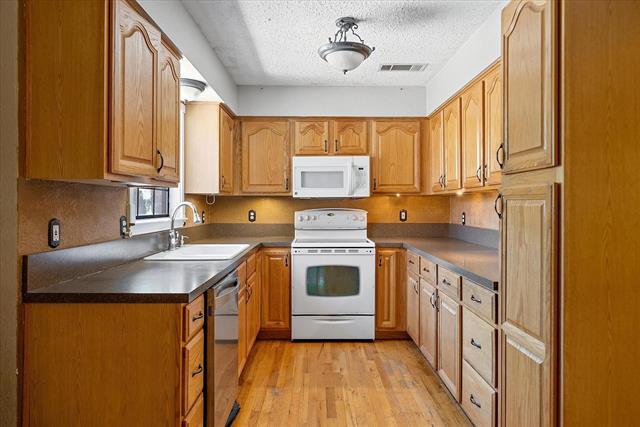 Foto del edificio - 2908 Lynell Dr