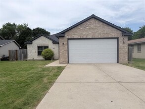 Building Photo - 4901 Rimwood Dr