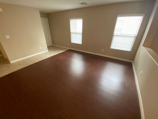 Foto del edificio - Wonderful 4 bed/2.5 bath home located in Summerlin