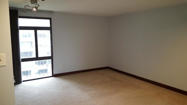 Building Photo - 800 Pearl St