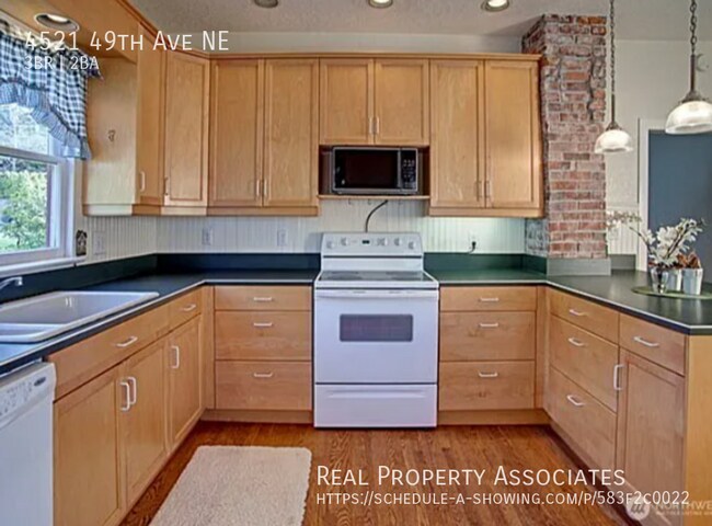 Building Photo - 4521 49th Ave NE