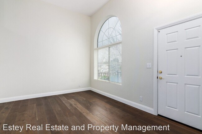 Building Photo - 3 br, 2.5 bath House - 460 East 2nd Street