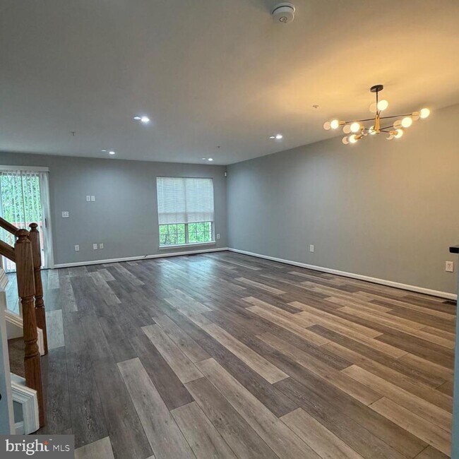 Building Photo - 10875 Sherwood Hill Rd