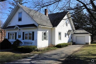 Building Photo - 140 E Main St