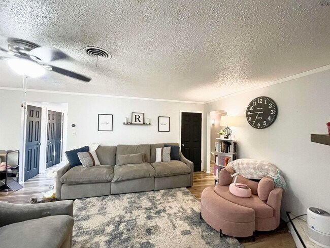 Foto del edificio - 4608 Priscilla Ln