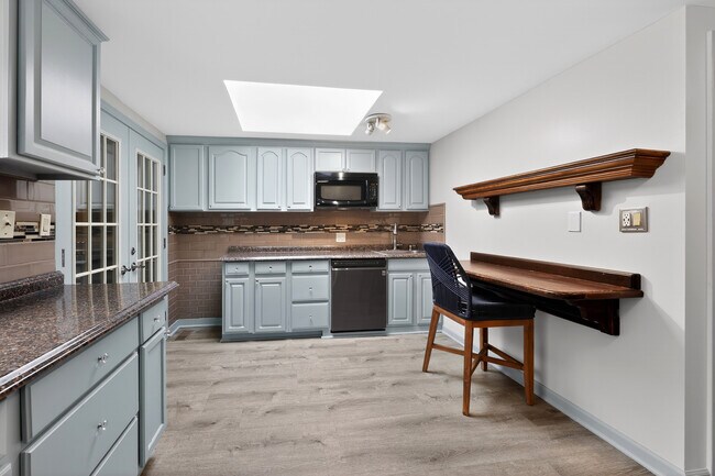 Foto del edificio - 615 Monroe Turnpike