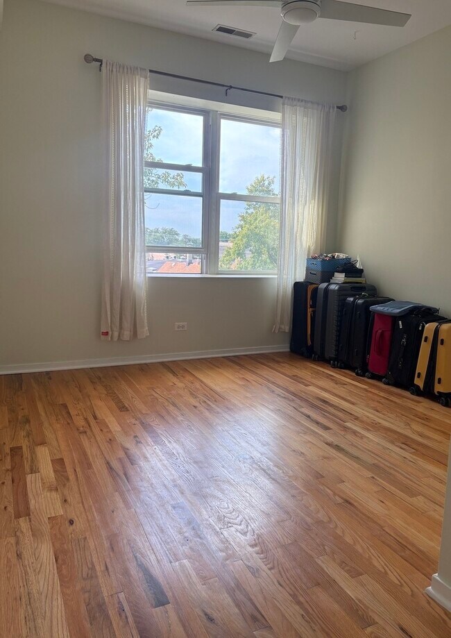 Foto del edificio - 4309 N Troy St