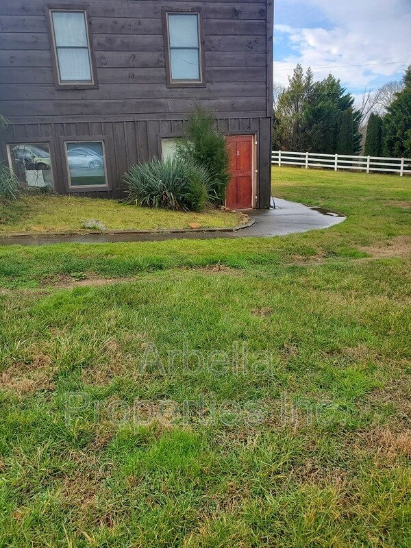 Primary Photo - 2440 W Allens Bridge Rd