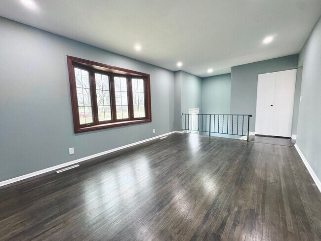 Building Photo - Remodeled 3 bed, 2 bath Millard home