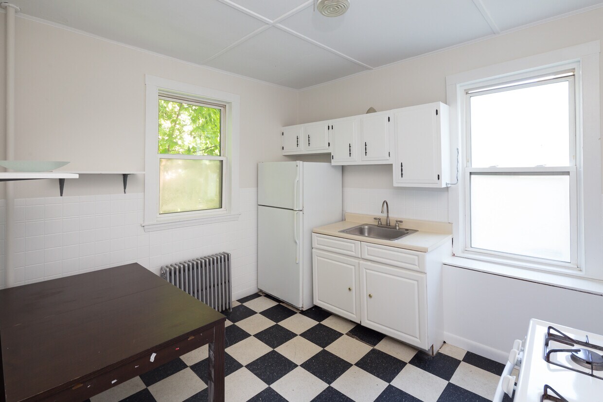 Primary Photo - 17 Pond St