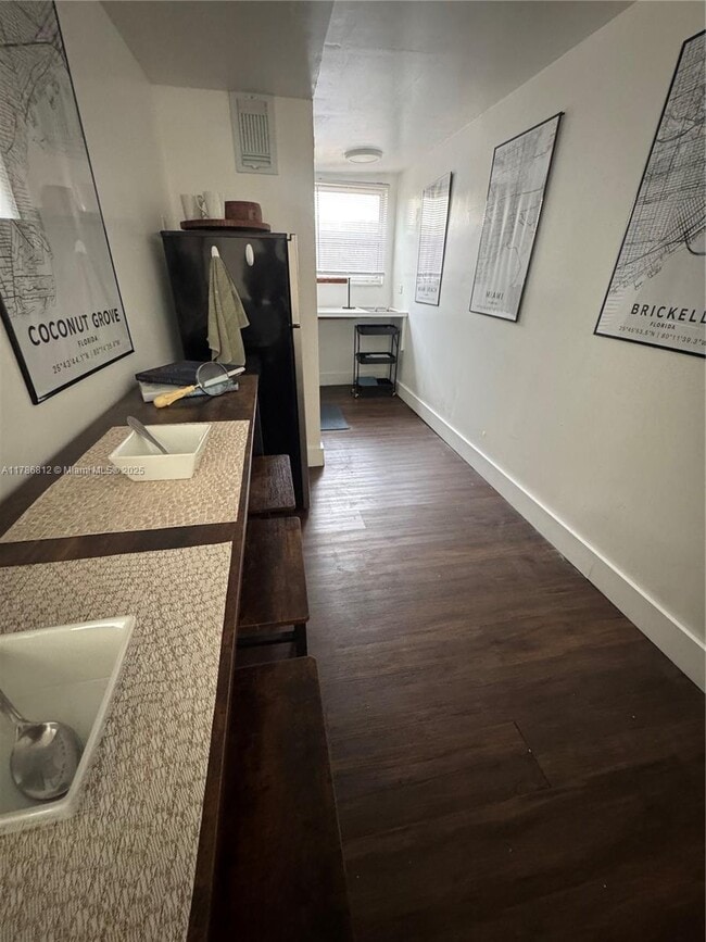 Foto del edificio - 2620 SW 12th St