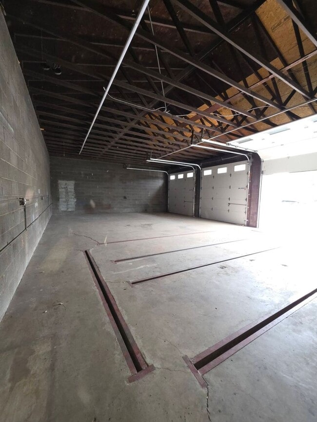 Building Photo - Ready to Move in