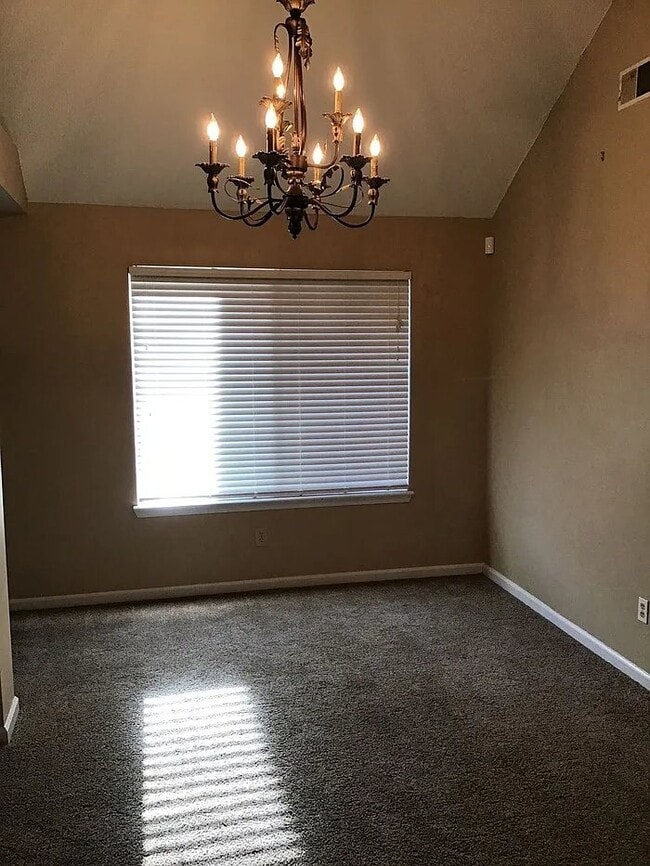 Building Photo - 220 Risdon Way