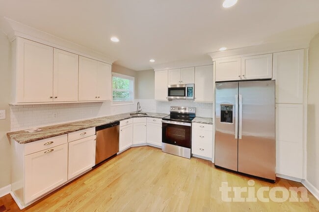 Building Photo - 1026 Chelsea Dr