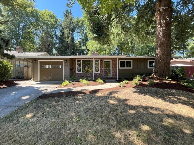 Foto del edificio - Stylishly Renovated 4-Bedroom Ranch in Ced...