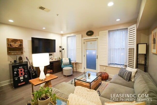 Foto del edificio - 440 Rhode Island Ave NW