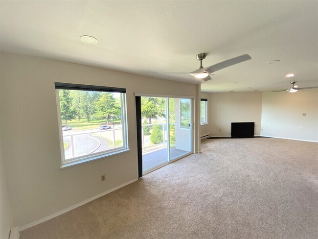 Building Photo - 9715 NE Juanita Dr