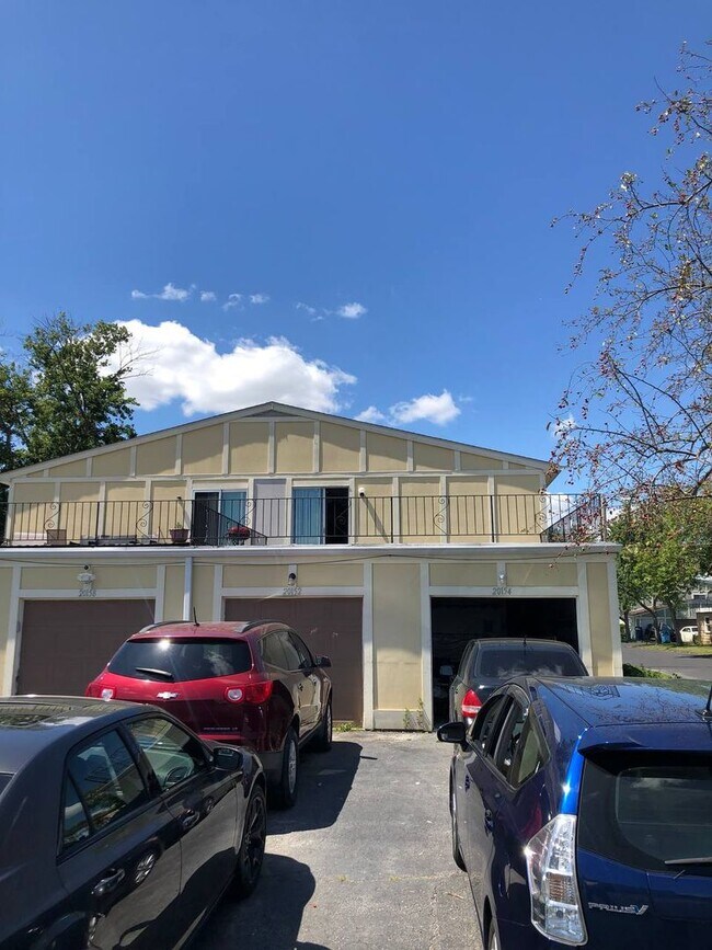 Building Photo - $1,700 / 3br - 1200ft2 - $1,700 - 3 Bedroo...
