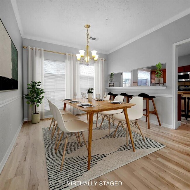 Foto del edificio - 1365 El Camino Village Dr