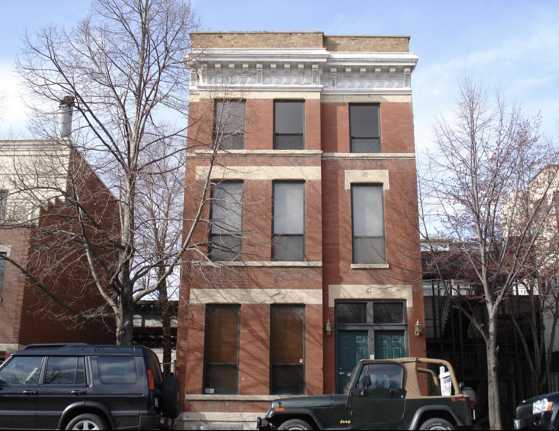 Front Exterior - 1708 N Bissell St