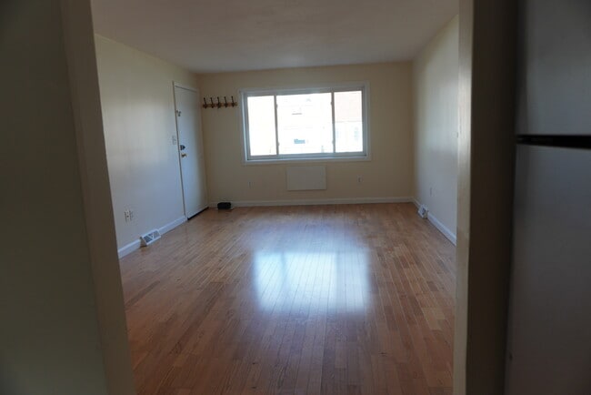 Building Photo - 33 Oxford Cir