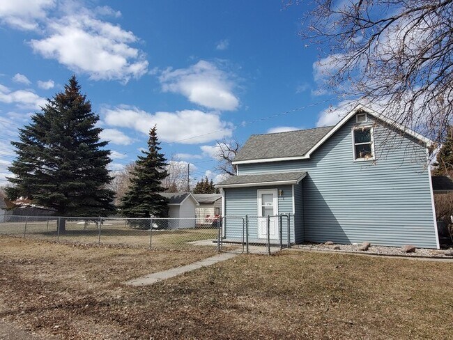 Foto del edificio - 301 Leonard Ave