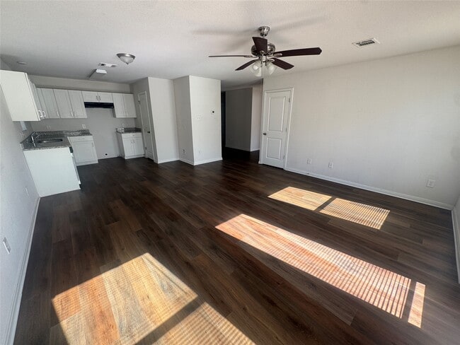 Building Photo - 15724 Del Norte Dr