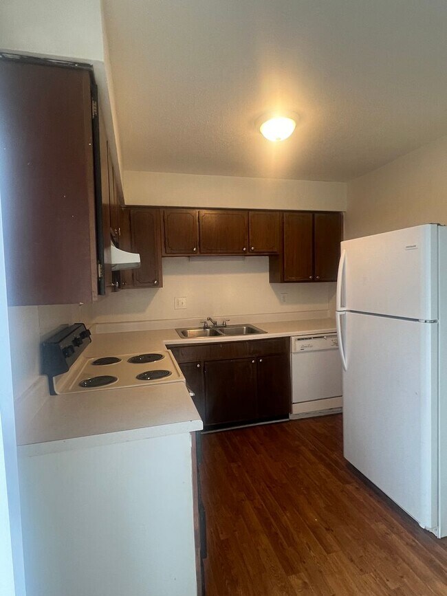 Building Photo - 1 Bedroom Condo on the 2nd floor for $1100.00