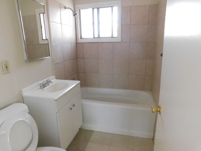 Building Photo - 337 Oasis Dr