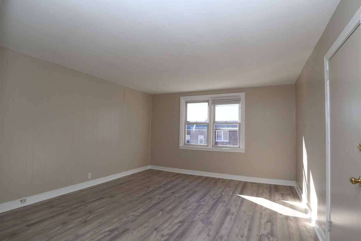 Foto principal - 6339 Carnation St
