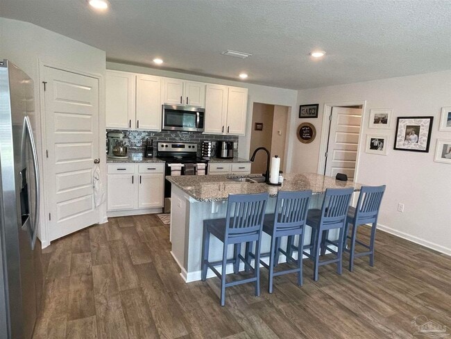 Building Photo - 7835 Lakeside Oaks Dr