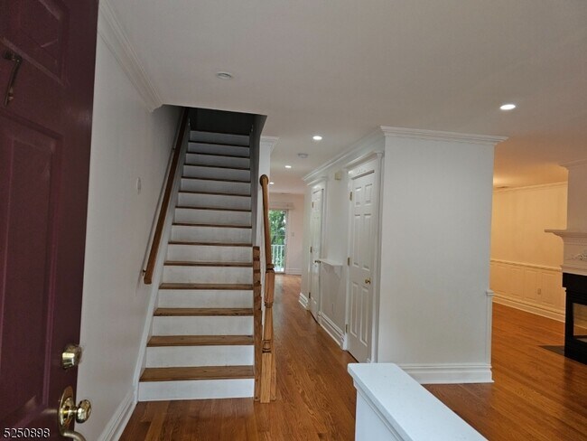 Foto del edificio - 2417 Stanhope Ct