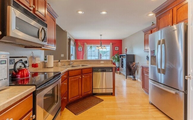 Foto del edificio - 9142 Hartwell Dr