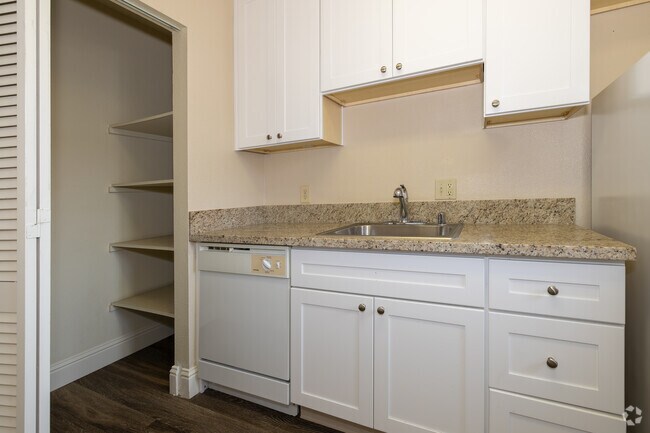 Estudio - 484 pies cuadrados - Despensa - Fulton Oaks Apartments