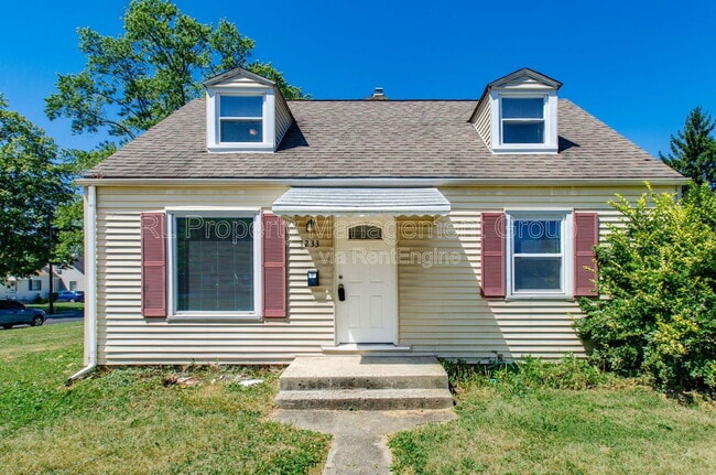 Building Photo - 3233 Hiawatha St