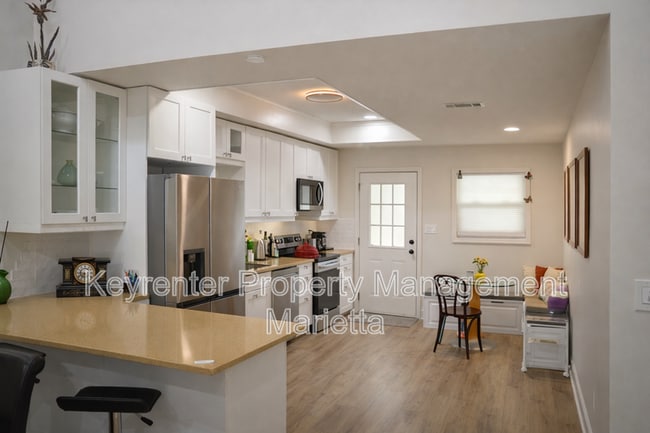 Foto del edificio - 603 Serramonte Dr