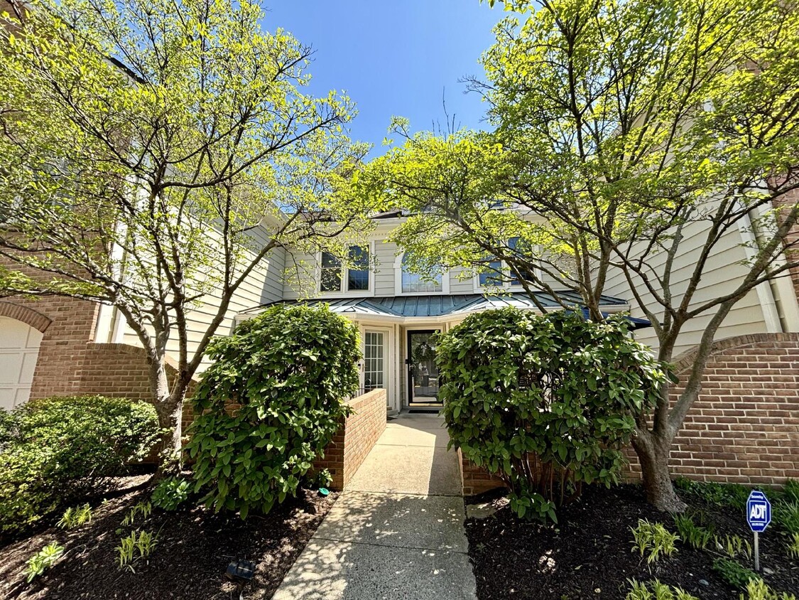 Primary Photo - 2 Bed/2Bath Condo Available in Luxberry Co...